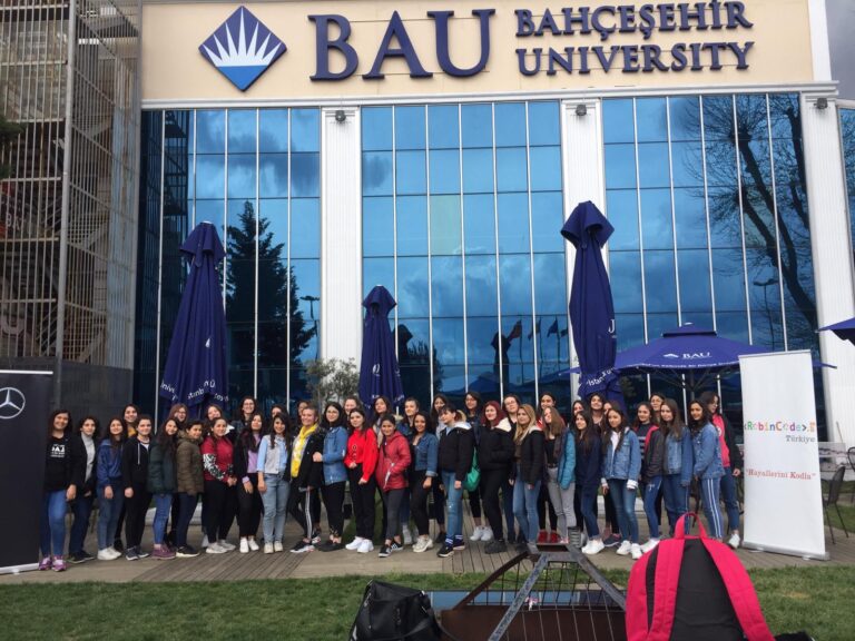 Mercedes-Benz Türk ile Bahçeşehir Üniversitesinde Eğitimler Verdik